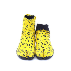 Front view of yellow Tabi Shoes " ◯△▢ (MARU SANKAKU SHIKAKU) "