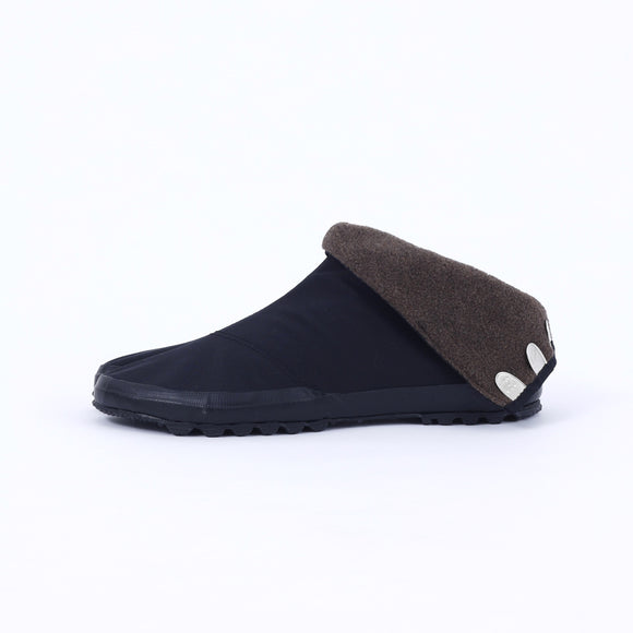 Left side of black Tabi Shoes " U-ten x FLEECE "
