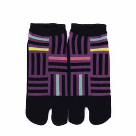 Front view of short black Tabi Socks " Sankuzushi "