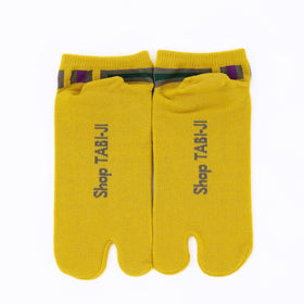 Back view of short yellow Tabi Socks " Sankuzushi "