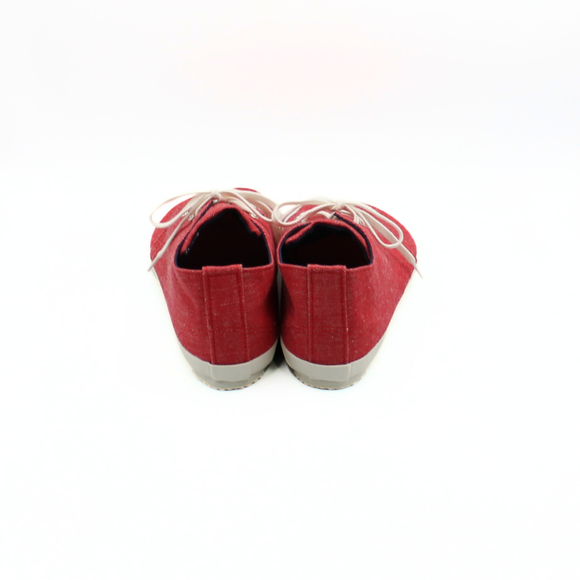 Back view of red Tabi Shoes " YUI "