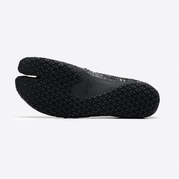 Outsole view of zebra white Tabi Shoes " hitoe+ "