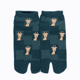 Front view of short green Tabi Socks "Shika Nozoku"
