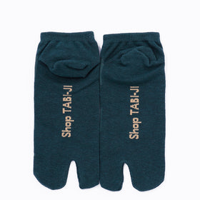 Back view of short green Tabi Socks " Shika Nozoku "