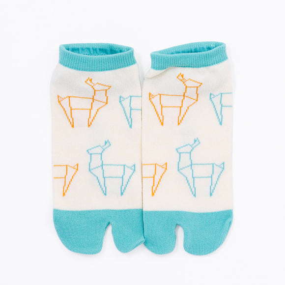 Front view of short light yellow Tabi Socks " Shika Origami "
