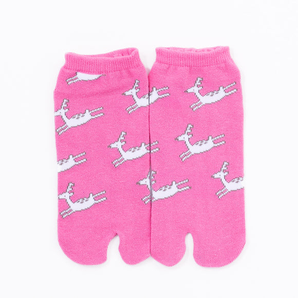 Front view of short pink Tabi Socks " Shika Hashiru "