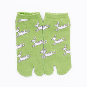 Front view of short green Tabi Socks " Shika Hashiru "
