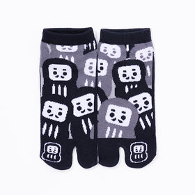 Front view of short black Tabi Socks "Daruma"