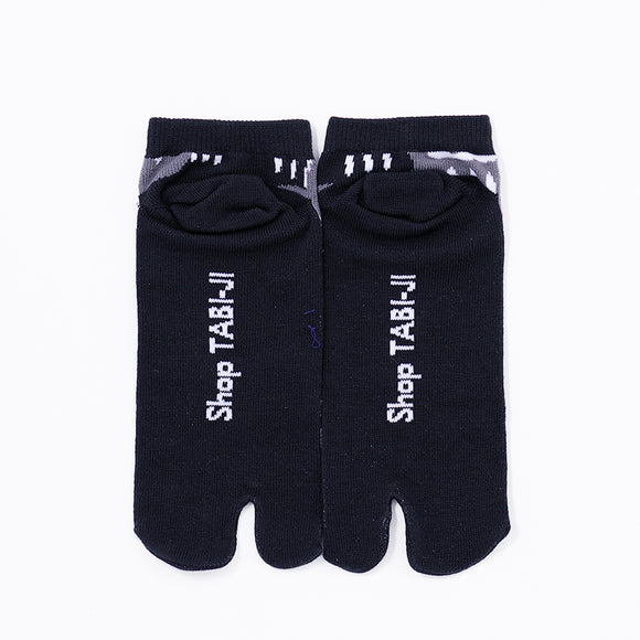 Back view of short black Tabi Socks " Daruma "
