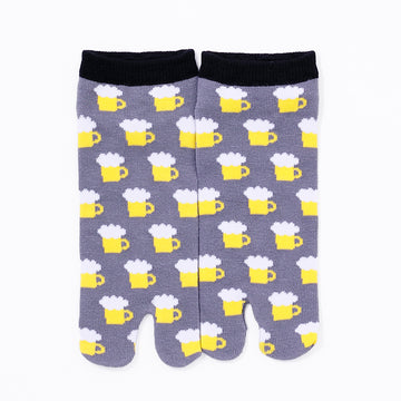 Front view of short gray Tabi Socks " Beer "
