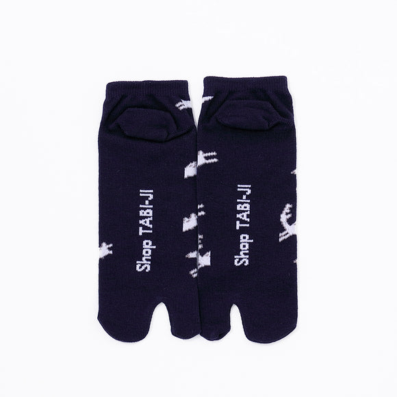 Back view of short navy Tabi Socks " Shika Hashiru "