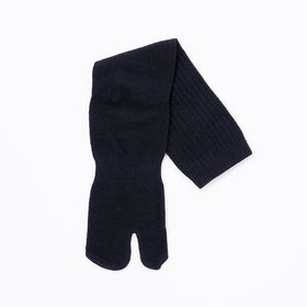 Front view of black Tabi Socks "NOBI NOBI"