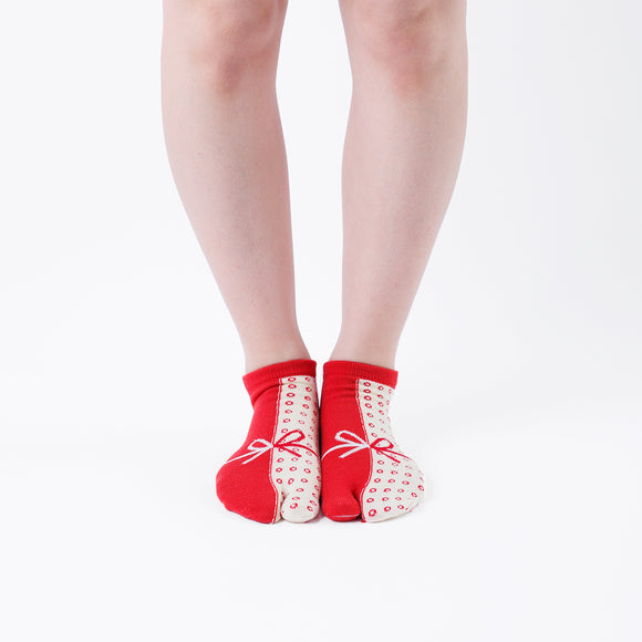 Person wearing short red Tabi Socks " Goen ", front view