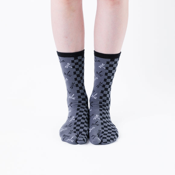 Person wearing long gray Tabi Socks " Tonbo & Ichimatsu ", front view