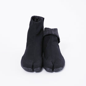 Front view of black Tabi Shoes "KAMON"
