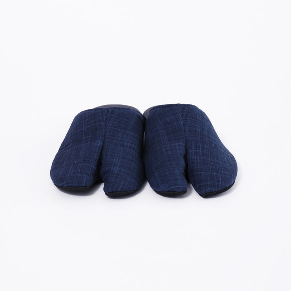 Front view of navy Tabi Slippers " KASUMI "