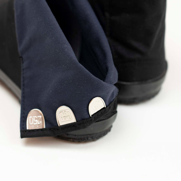 Close-up of the clasp detail (kohaze) on black Tabi Shoes "U-ten"
